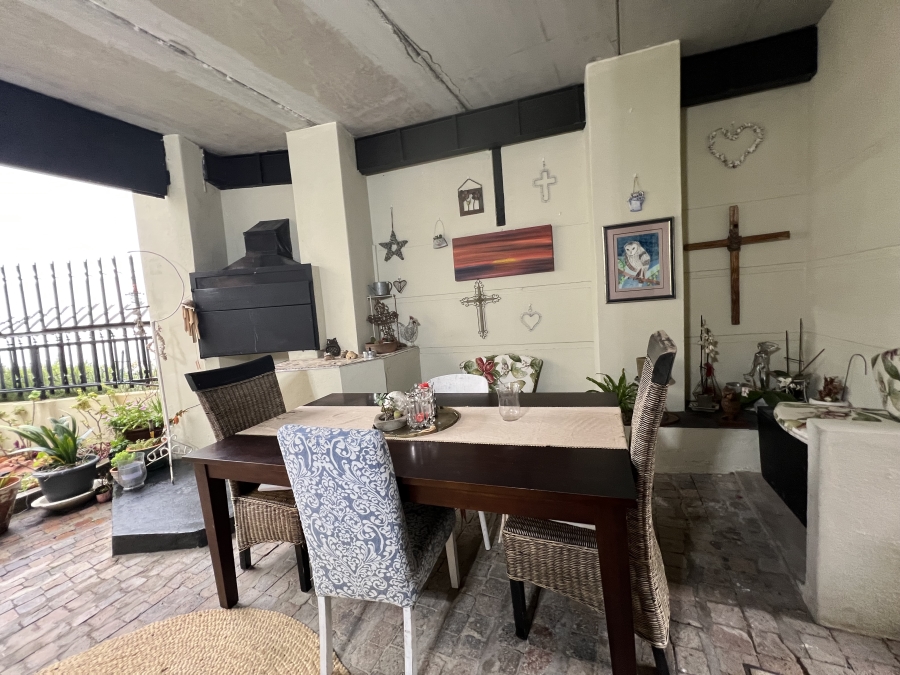 2 Bedroom Property for Sale in Gordon Heights Western Cape